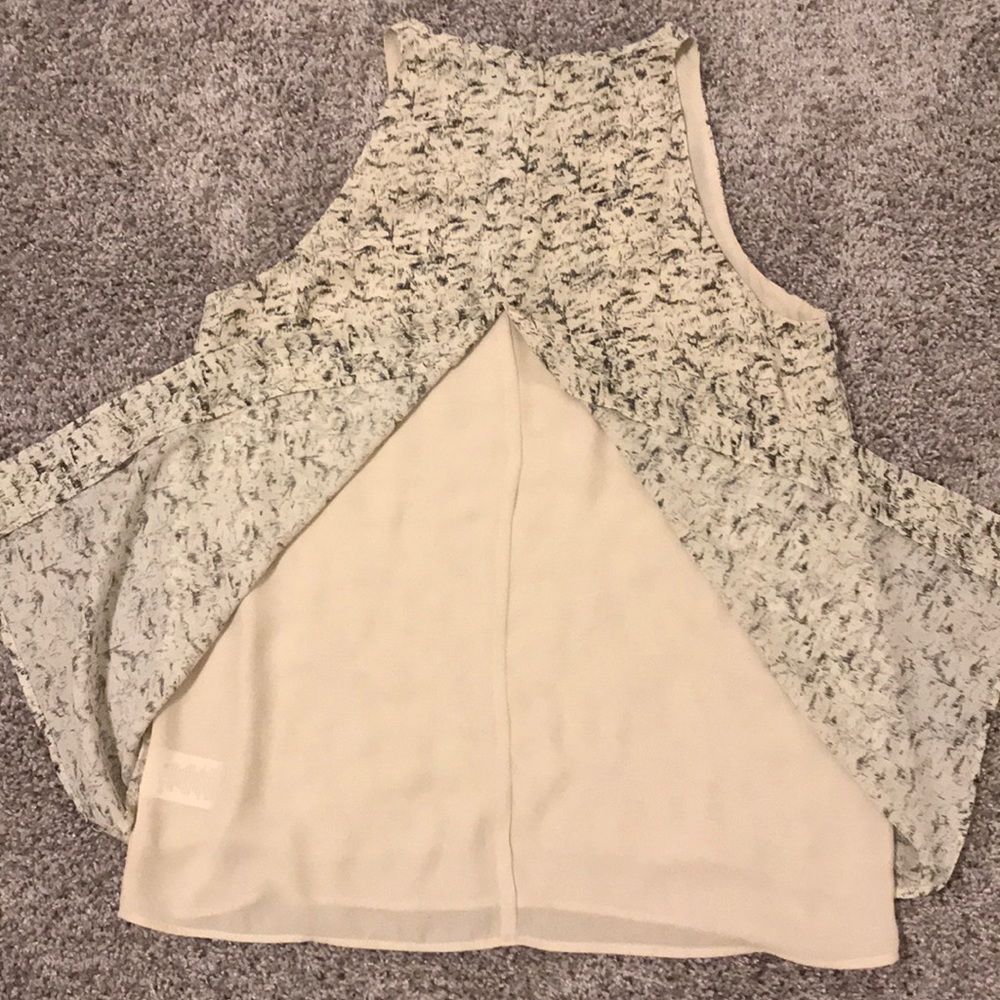 Beautiful basic top x-small. - Picture 3 of 5
